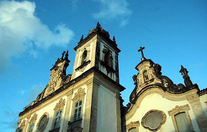 Construo em pedra  uma das mais belas da capital