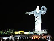 Cristo Luz em todas as cores ilumina Balnerio Cambori, SC