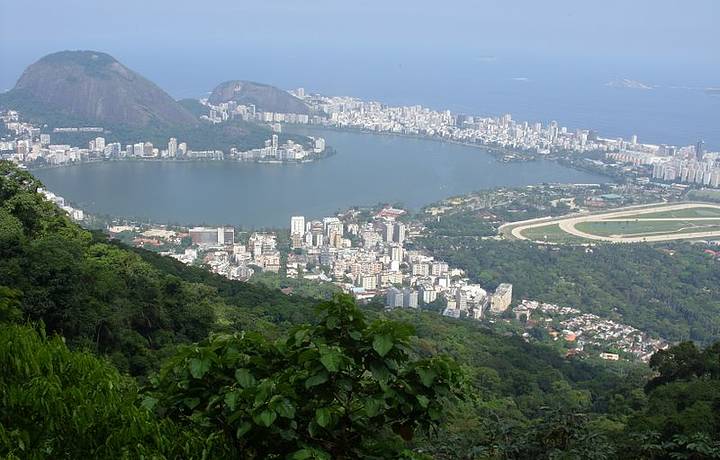 A Lagoa vista por um dos belos mirantes das Paineiras. O corao do Rio. 