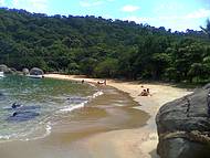 Uma bela praia em uma ilha paradisaca. 