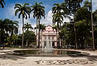 Praa da Repblica e, ao fundo, Teatro Santa Isabel