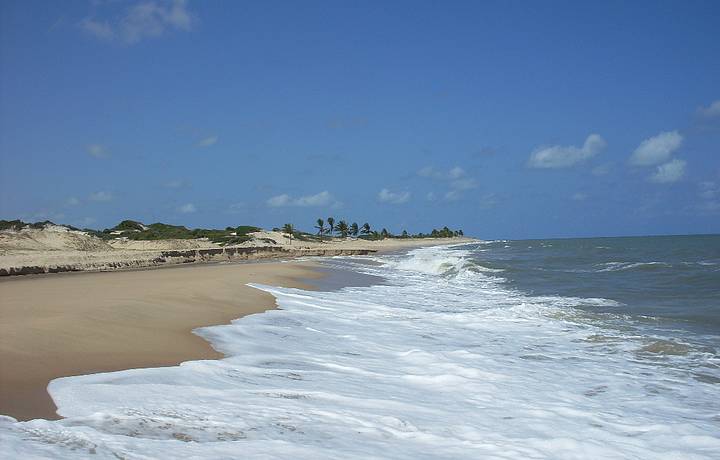 Praia de Pitangui, deserta e linda!