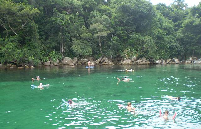 Mergulho na Lagoa Azul em uma das paradas.