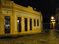 Vista noturna das ruas de Olinda