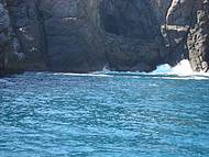 Buraco do Meteoro visto em passeio de barco no mar de Arraial do Cabo