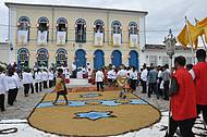 Cidade se enfeita para as festas religiosas