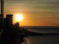 Vista do por do sol na praia de Meireles