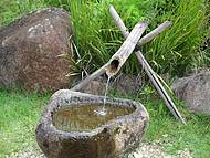 Fonte de gua mineral, prxima ao jardim japones.