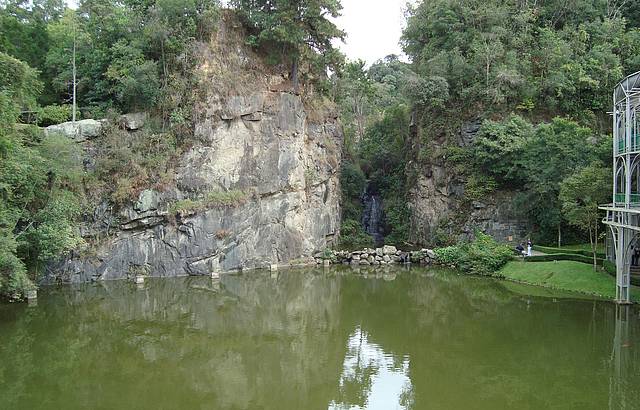 Jardim ao lado do teatro