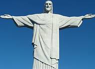 O Cristo Redentor, sempre de braos abertos sobre a cidade maravilhosa