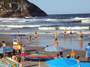 Prainha: Point rene surfistas e famlias no vero<br>