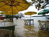 Barzinho  beira do Rio Tapajs