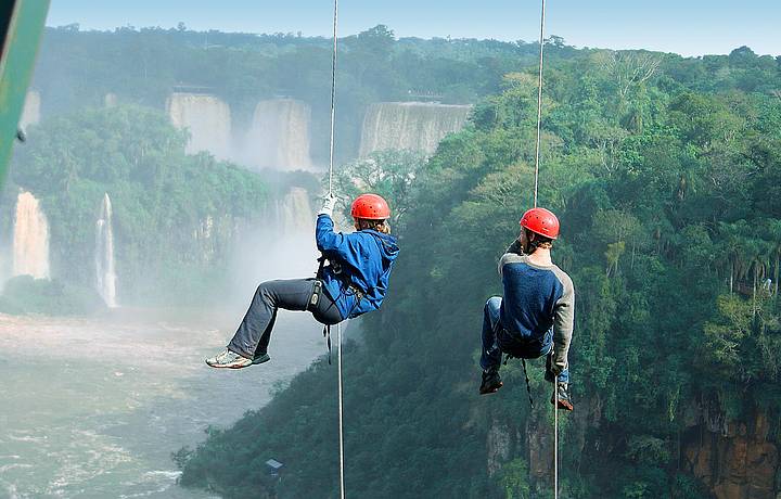 Adrenalina garantida no rapel em Foz