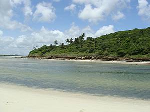 Barra de Catuama: Recifes formam deliciosas piscinas na mar baixa - 