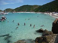 Praia lindssima, pena a sujeira no caminho at a praia jogada pelas pessoas