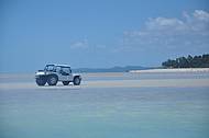 Deixamos o buggy na praia e fomos caminhando aos corais de Ponta do Mangue