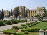 Abriga o Museu Paulista,o Monumento  Independncia,jardins e  a Casa do Grito