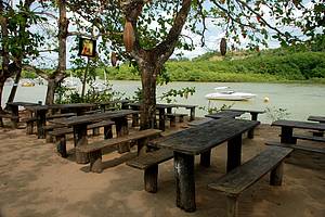 Boteco do Par: Pastis e cerveja para acompanhar o pr do sol em Carava - 